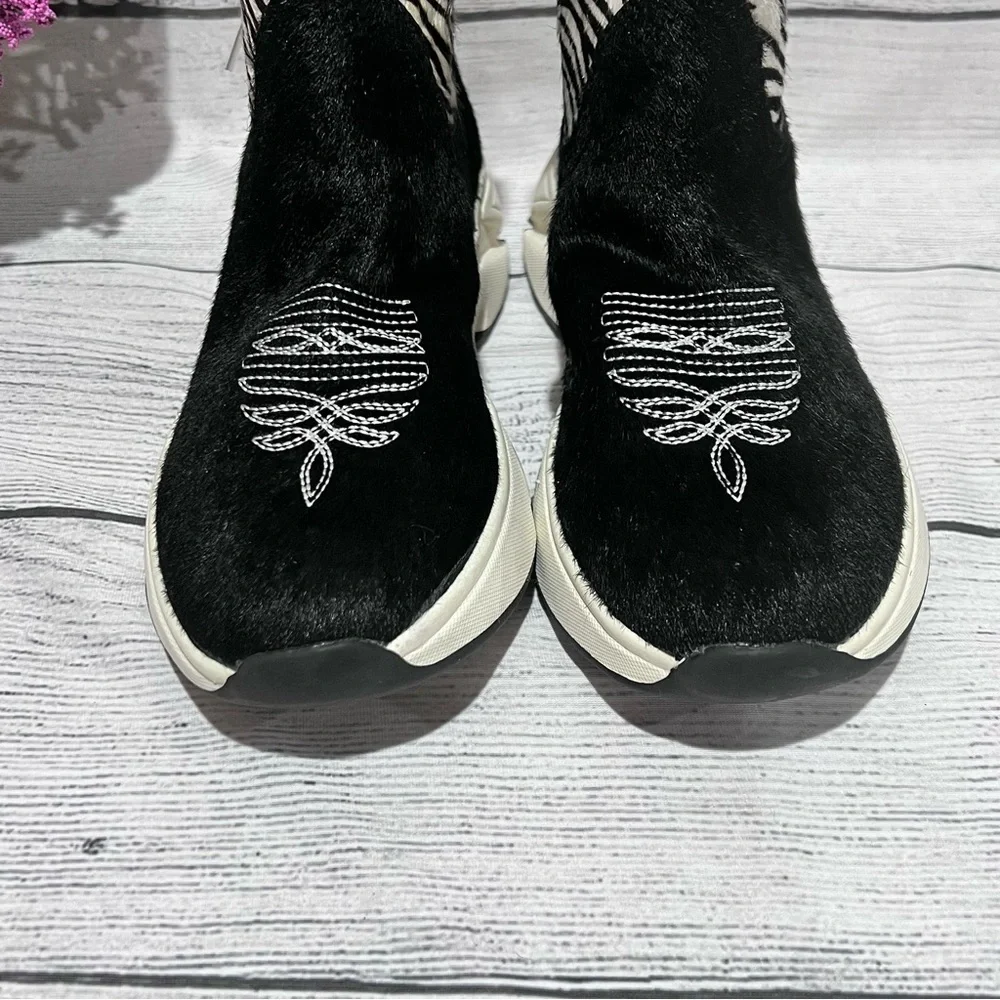 DINGO Safari Zebra Calf Hair Leather Pull on Ankle Boots Sneaker Women Size 9M